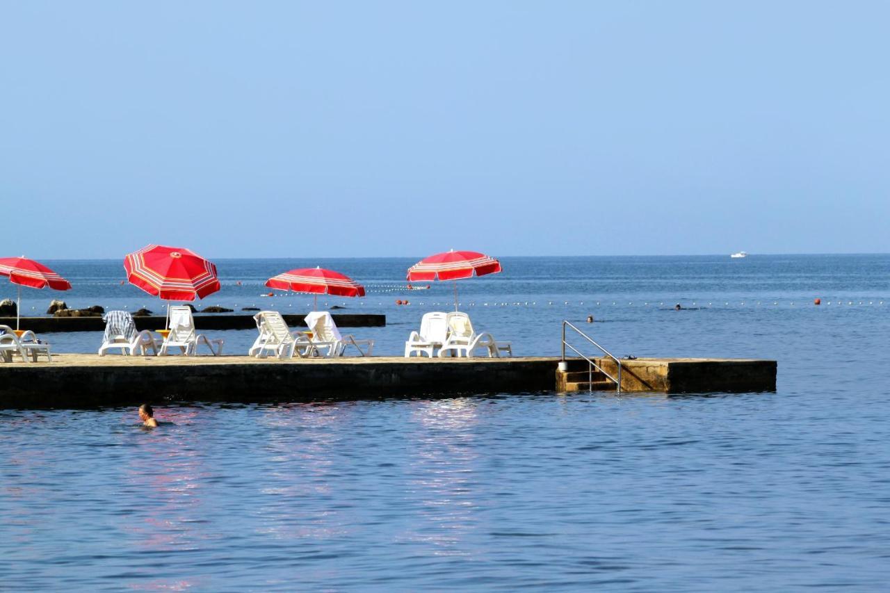 Apartments With A Parking Space Umag - 7057 Экстерьер фото